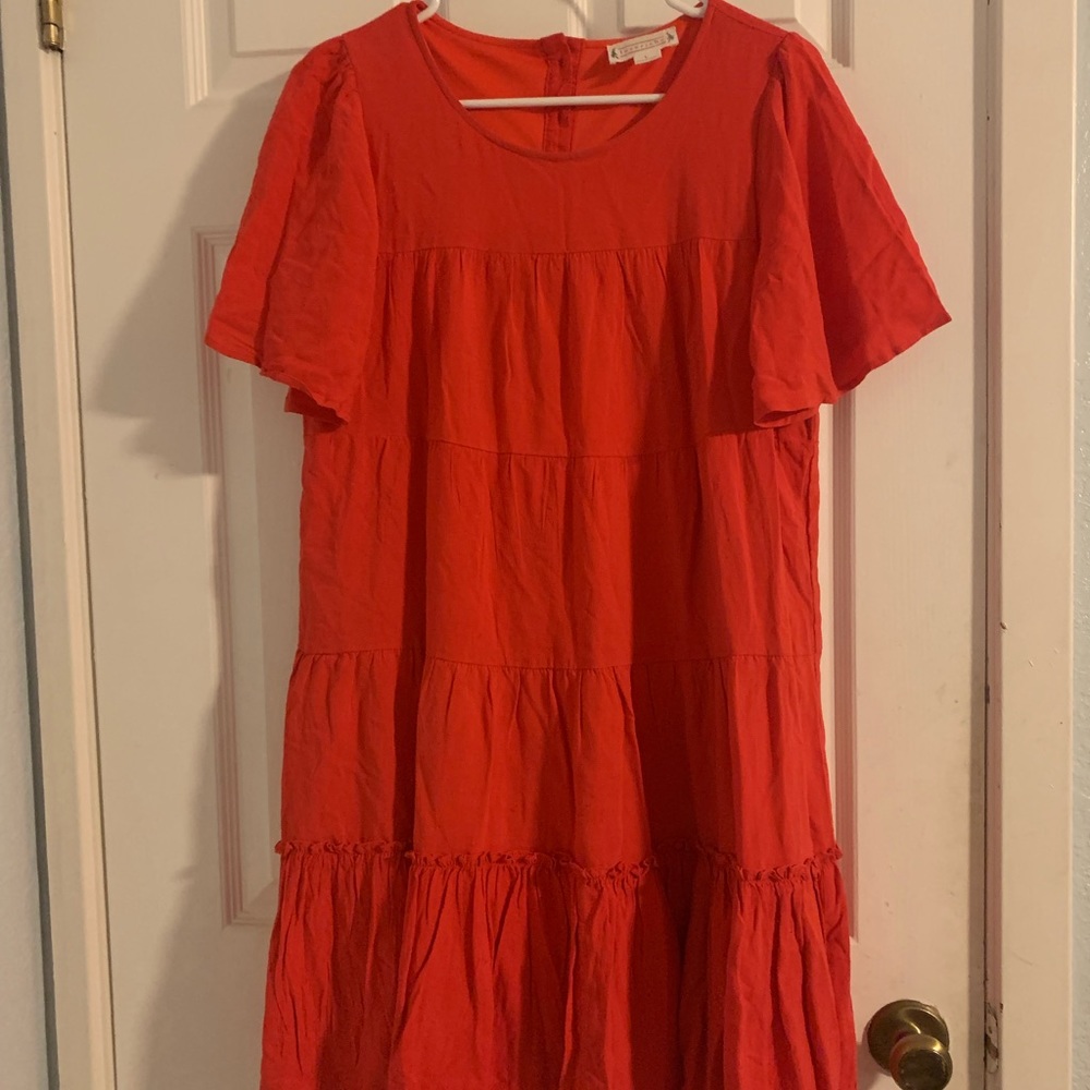 Knee length dress with button back detailing